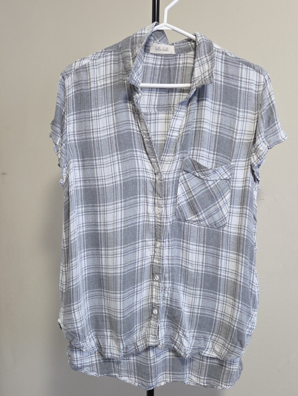 Bella Dahl Gray & White Plaid Sleeveless Button-Down Shirt